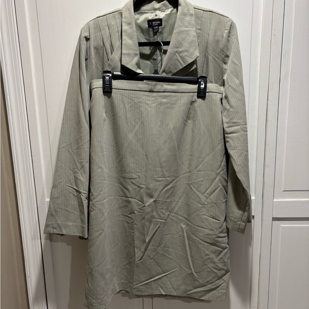 Milano Women's light green business dress suit‎ size 16w